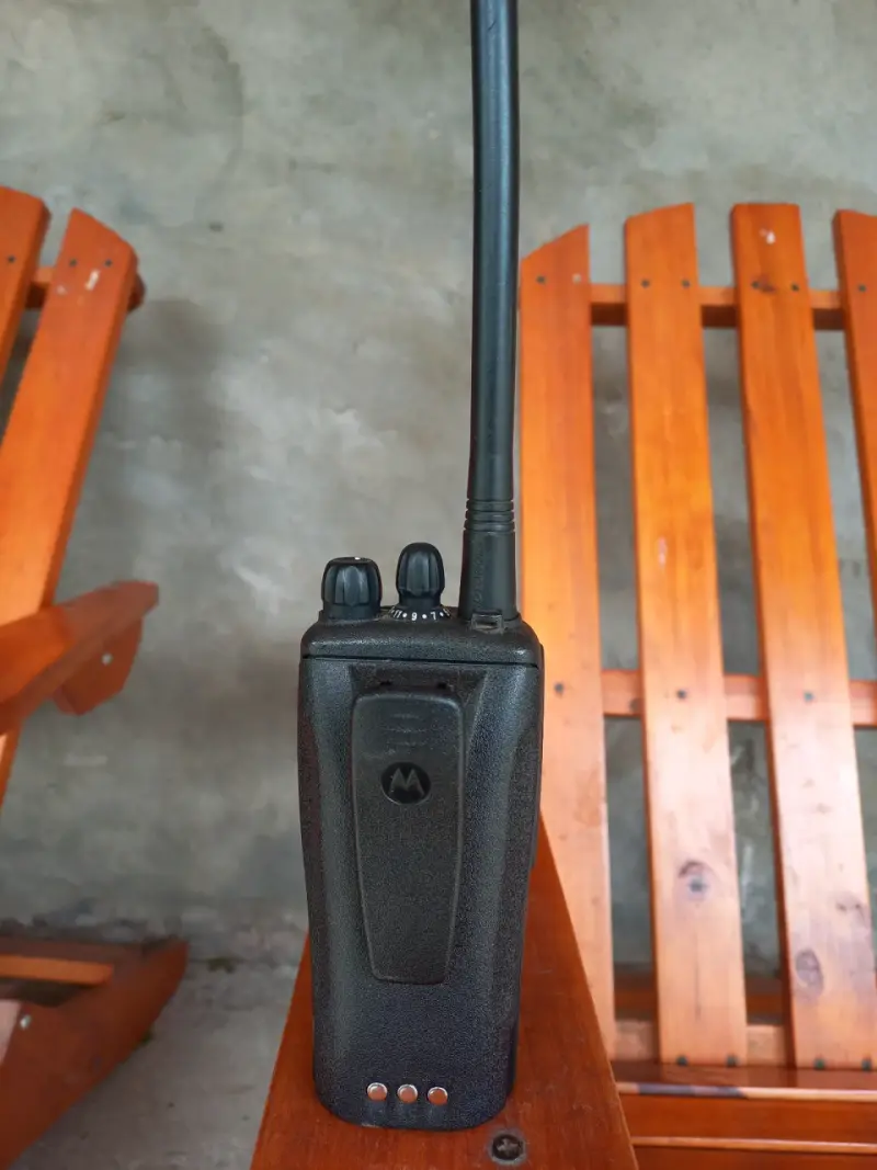 Radio portátil Motorola DEP 450 en buen estado - 4