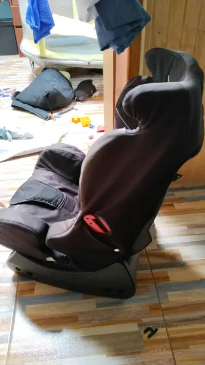 Silla de auto para bebé Infanti roja y negra - miniatura 3