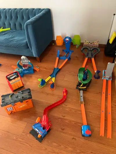 Set de pistas Hot Wheels con accesorios - miniatura 1