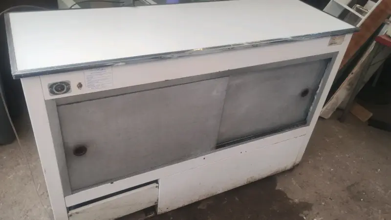 Vitrina refrigerada comercial usada - 1