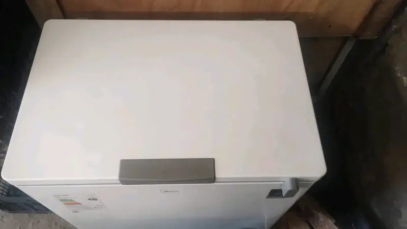 Congelador horizontal Midea en buen estado - 3