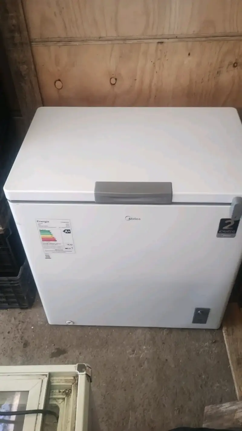 Congelador horizontal Midea en buen estado - 4