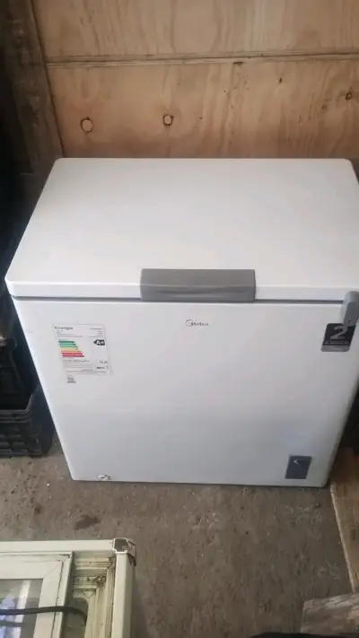 Congelador horizontal Midea en buen estado - miniatura 4