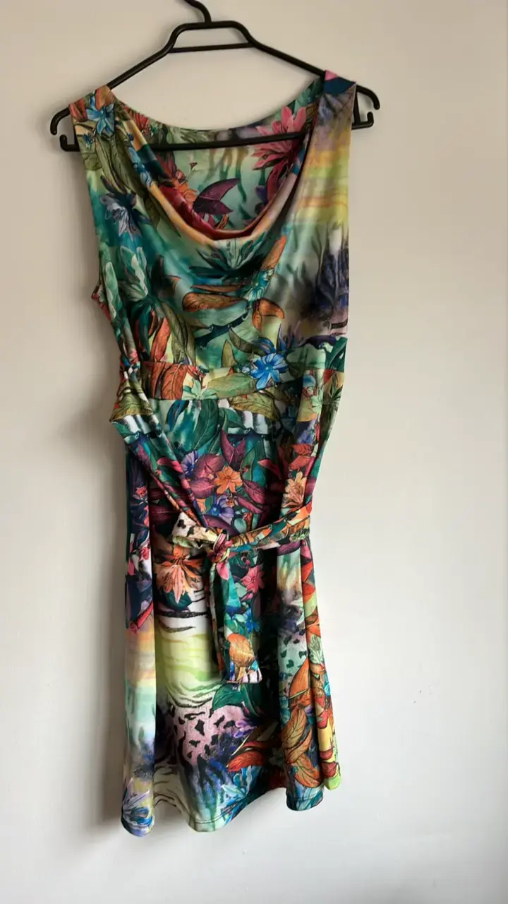 Vestido estampado floral colorido - 1