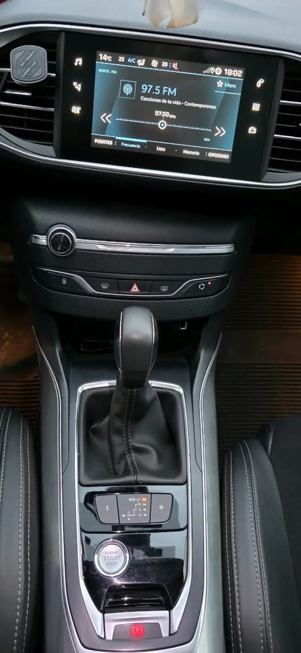Peugeot 308 Feline 2020 diésel en excelente estado - 3