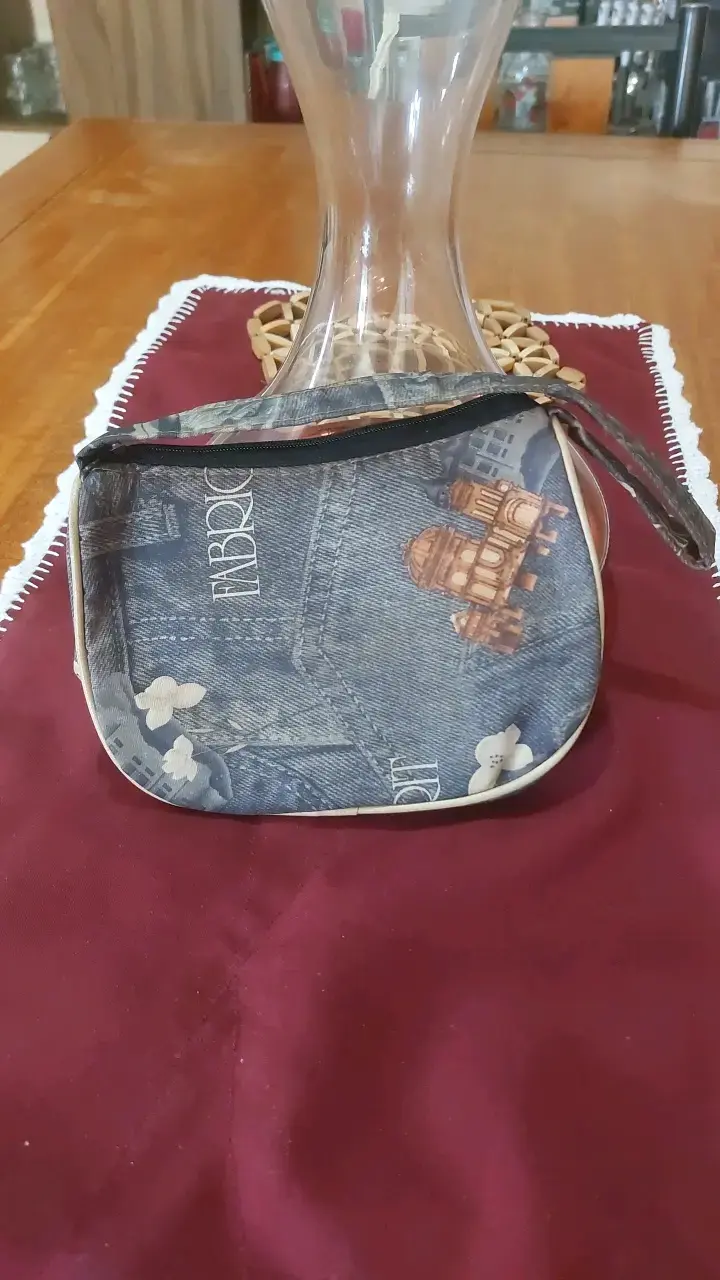 Bolso de mano con diseño de mezclilla