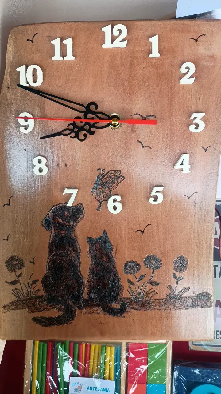 Reloj de pared artesanal con diseño de animales