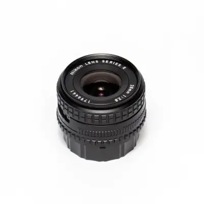 Lente Nikon Series E 28mm f/2.8 en buen estado - miniatura 1