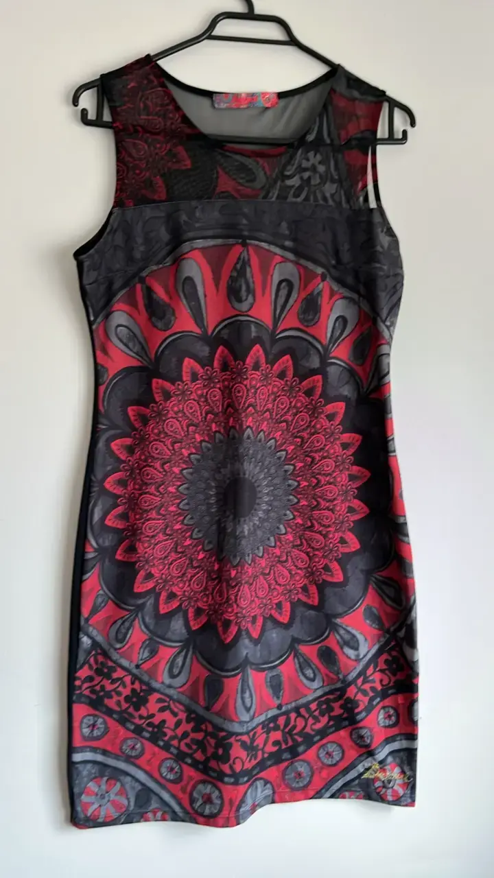 Vestido sin mangas estampado floral rojo y negro - 1