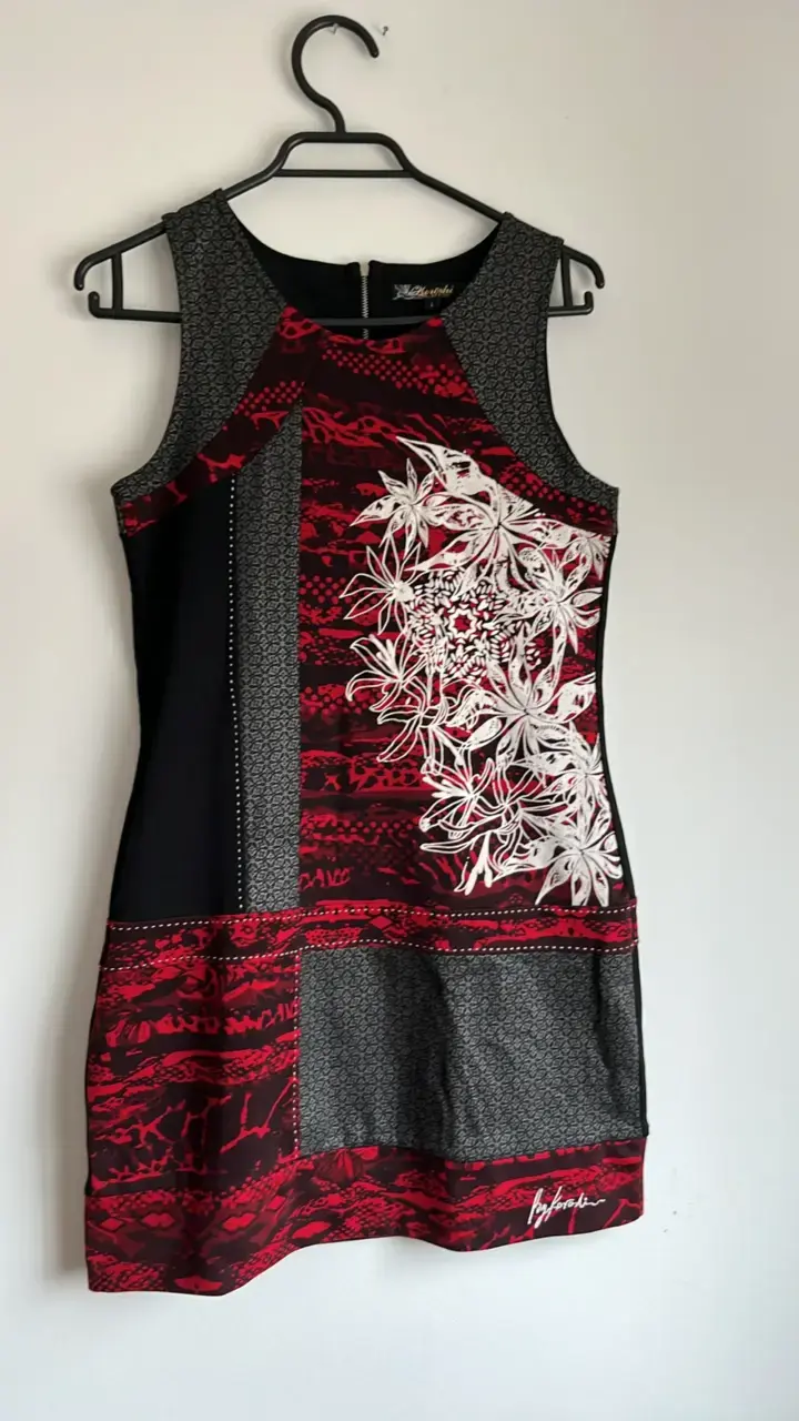 Vestido sin mangas estampado floral By Koroshi - 1