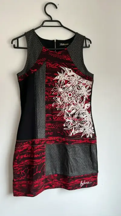Vestido sin mangas estampado floral By Koroshi - miniatura 1
