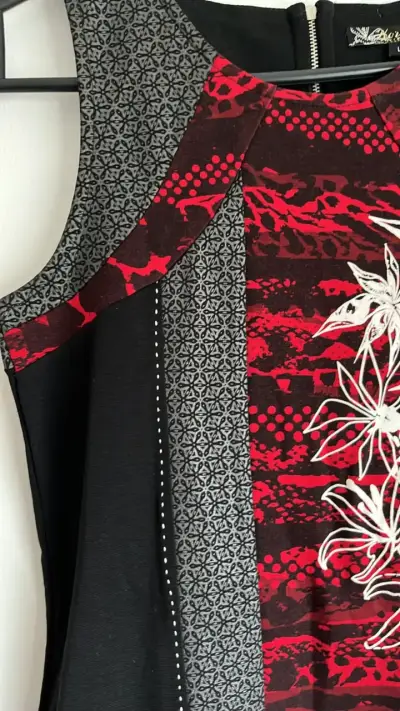 Vestido sin mangas estampado floral By Koroshi - miniatura 3