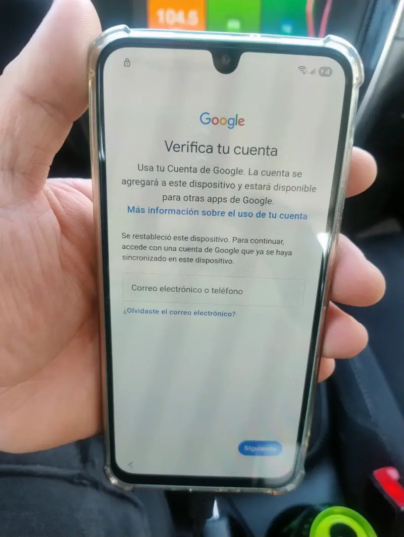 Smartphone Samsung con triple cámara trasera - 2