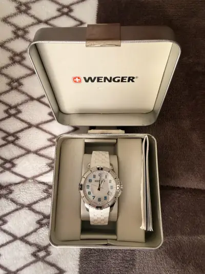 Reloj Wenger suizo con correa blanca - miniatura 2