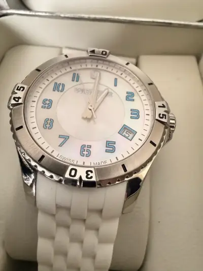 Reloj Wenger suizo con correa blanca - miniatura 3
