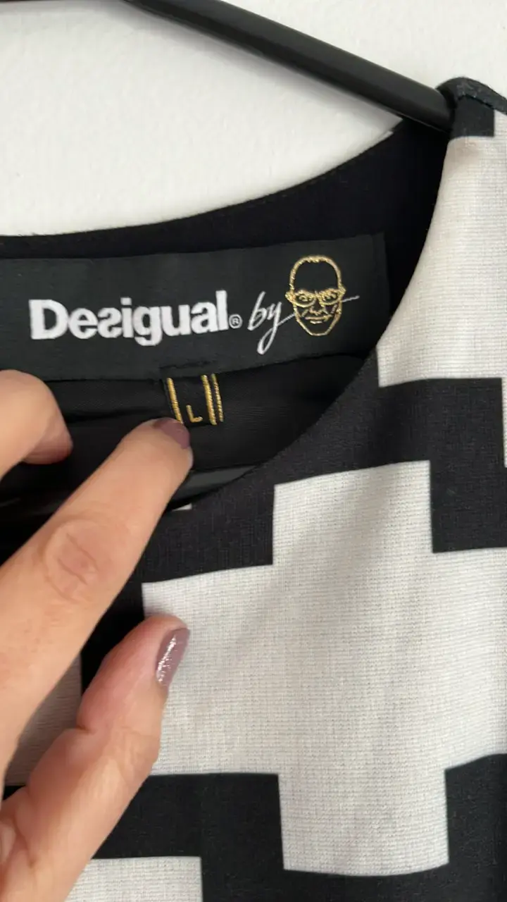 Vestido Desigual blanco y negro con diseño geométrico - 2