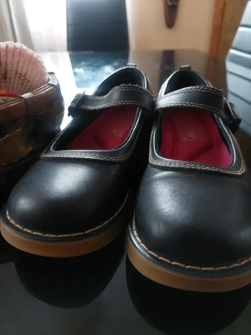 Zapatos escolares de cuero negro con hebilla - 2