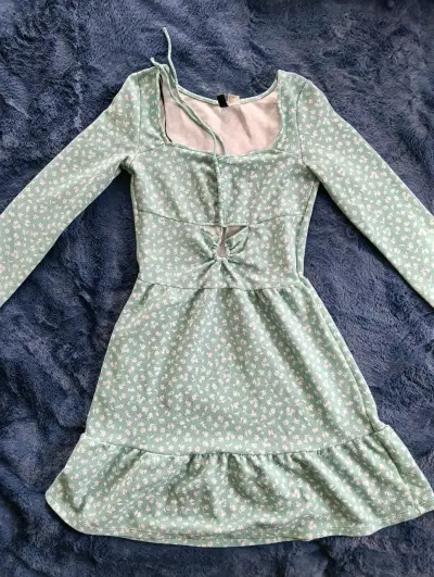 Vestido verde con estampado floral y manga larga - miniatura 1