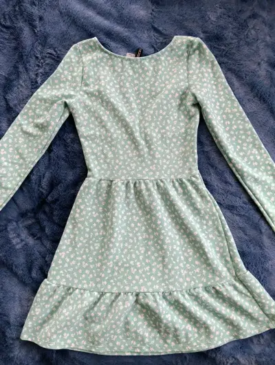 Vestido verde con estampado floral y manga larga - miniatura 2