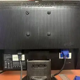 Monitor ViewSonic de 17pulgadas con cable VGA - miniatura 1