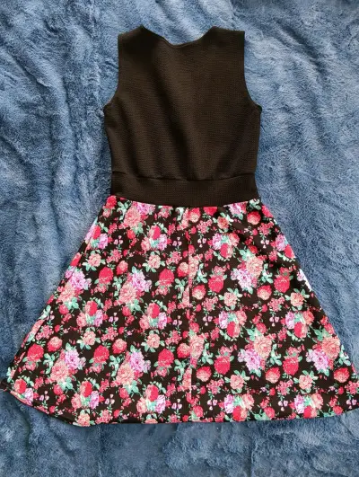 Vestido floral sin mangas con cierre - miniatura 2