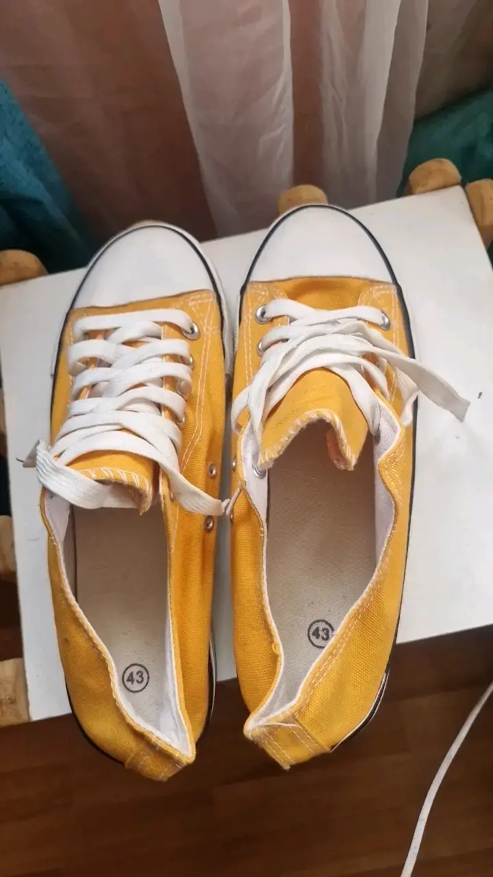 Zapatillas amarillas de lona talla 43