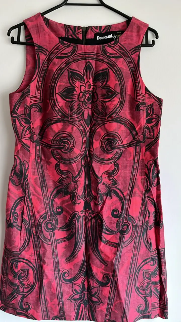 Vestido Desigual rojo con diseño floral - 1