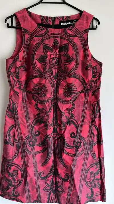 Vestido Desigual rojo con diseño floral - miniatura 1
