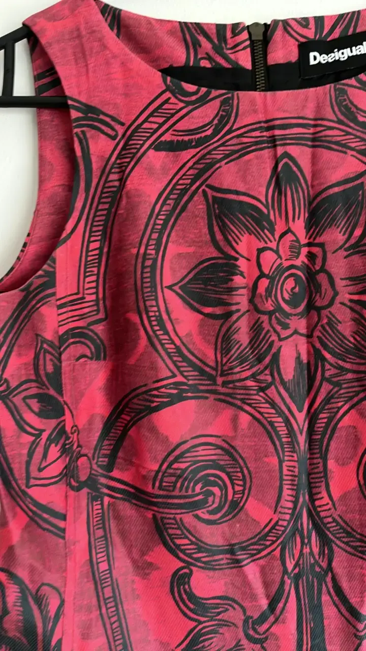 Vestido Desigual rojo con diseño floral - 2