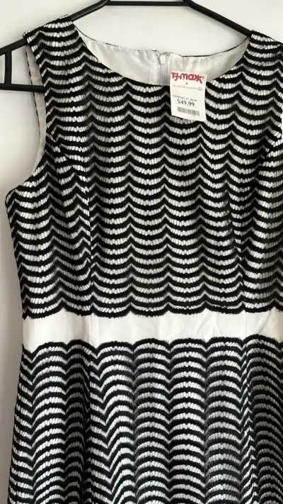 Vestido blanco y negro Ivanka Trump elegante - miniatura 1