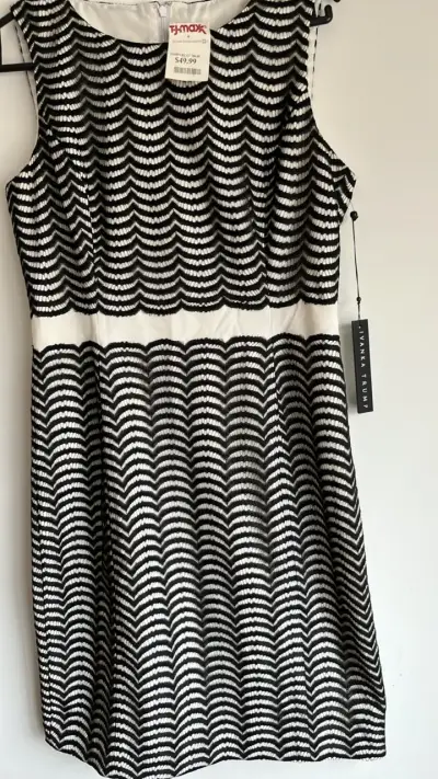 Vestido blanco y negro Ivanka Trump elegante - miniatura 2