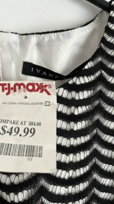 Vestido blanco y negro Ivanka Trump elegante - miniatura 4