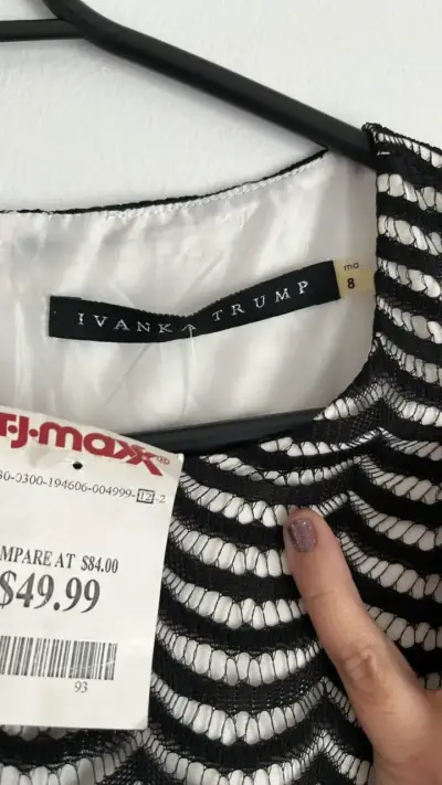 Vestido blanco y negro Ivanka Trump elegante - miniatura 5
