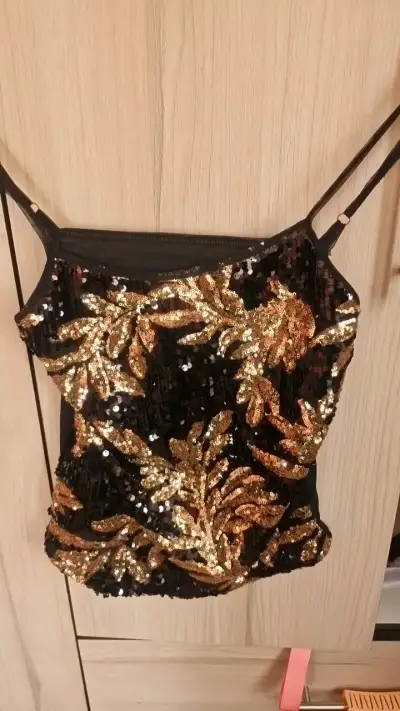 Top de lentejuelas negro y dorado para fiesta - miniatura 1