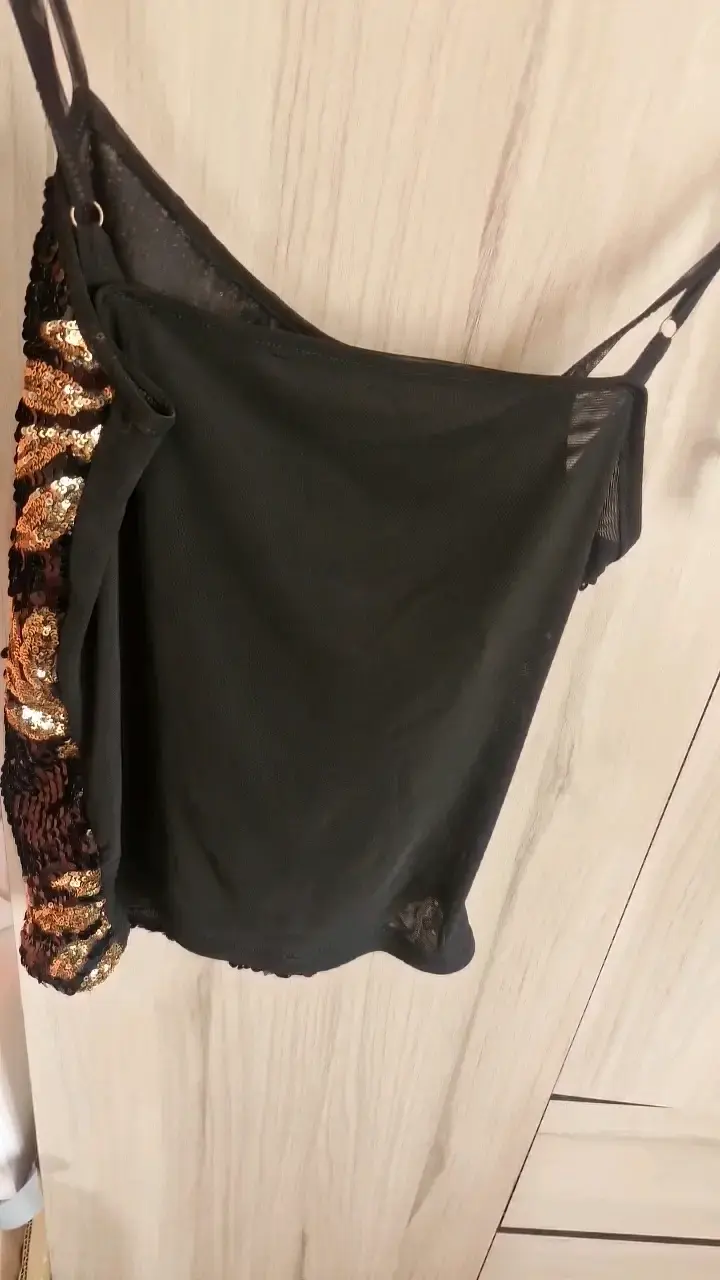 Top de lentejuelas negro y dorado para fiesta - 2