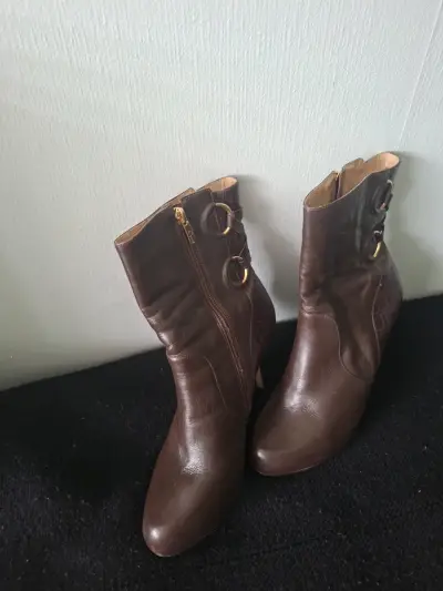 Botines de cuero marrón con tacón alto - miniatura 1