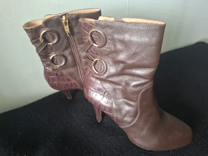Botines de cuero marrón con tacón alto - 2