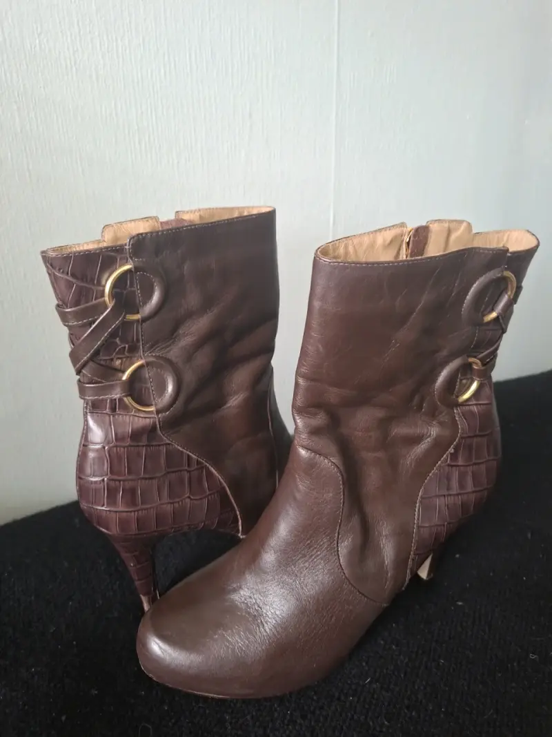 Botines de cuero marrón con tacón alto - 3