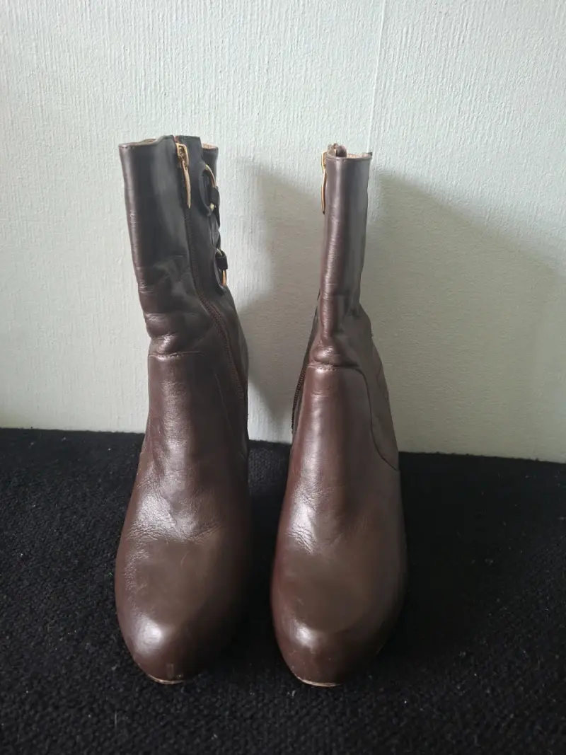 Botines de cuero marrón con tacón alto - 5