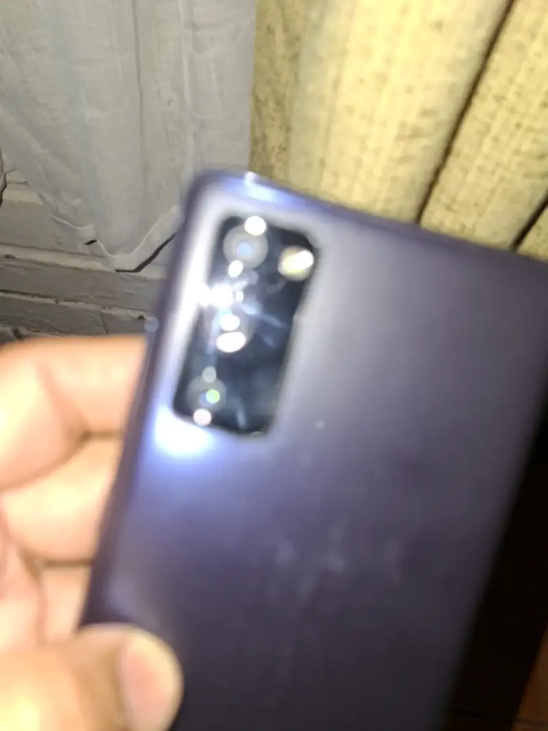 Samsung Galaxy S20 FE en buen estado - 5