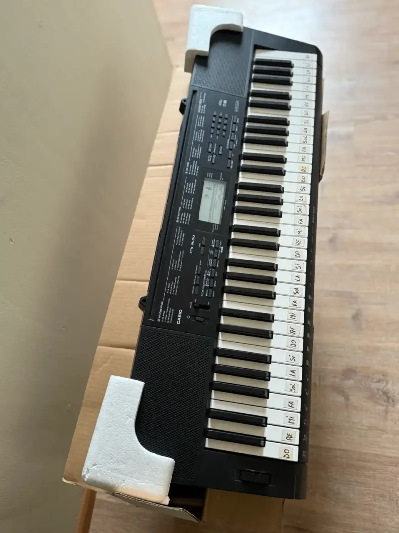 Teclado electrónico portátil con altavoces integrados - 4
