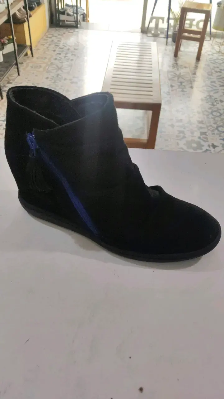 Botines negros con cierre azul SKCH+3 - 4