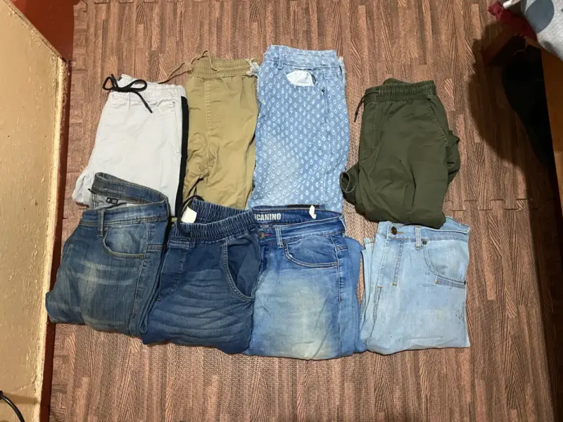 Lote de 8 pantalones y jeans para hombre - 1