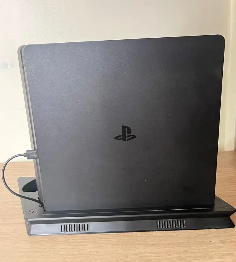 Consola PS4 con juegos y control personalizado - 4