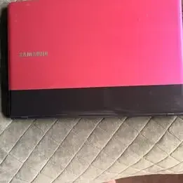 Notebook Samsung rosa y negro - 1