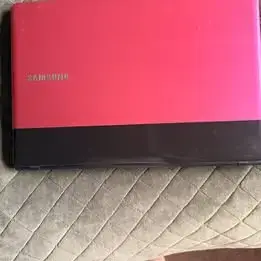 Notebook Samsung rosa y negro - miniatura 1