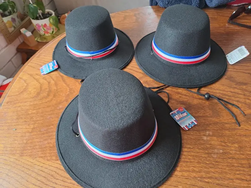 Conjunto de Sombreros y Accesorios Folclóricos Chilenos - 2