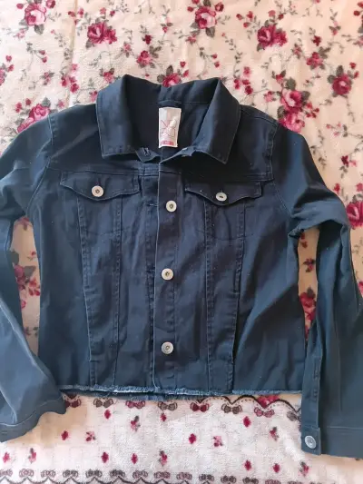 Chaqueta de mezclilla para niña con diseño floral - miniatura 3