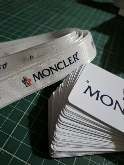 Etiquetas de tela Moncler originales - miniatura 1