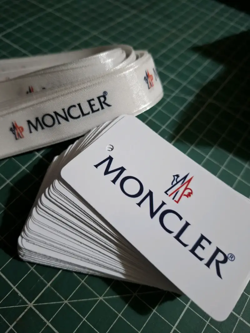Etiquetas de tela Moncler originales - 2